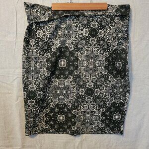 LuLaRoe XL Mini Skirt, Black/White